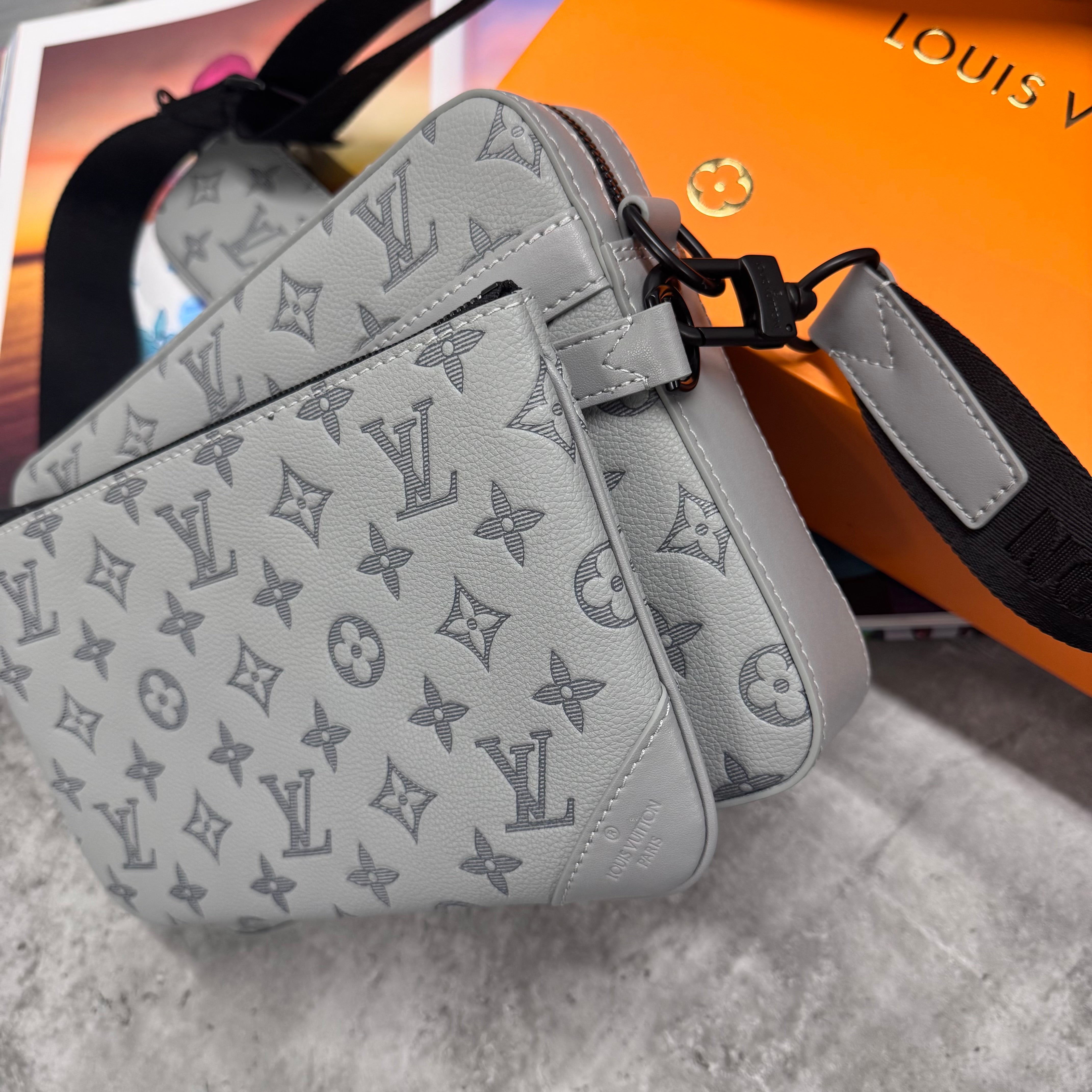LVE TRIO MESSENGER BAG - GREY