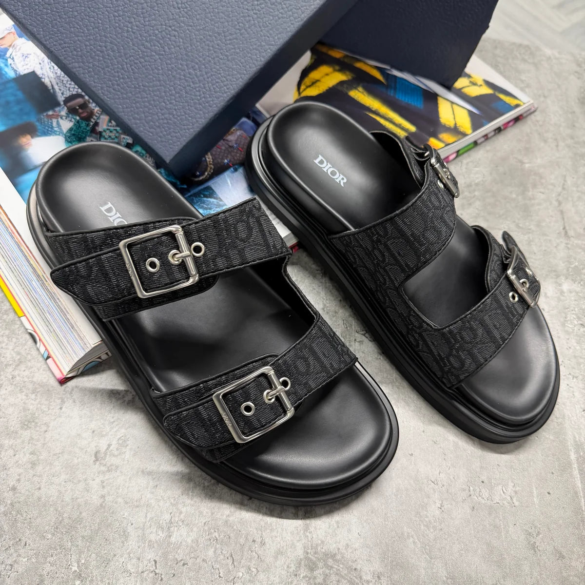 (PRE ORDER) CD OBLIQUE SANDALS - BLACK