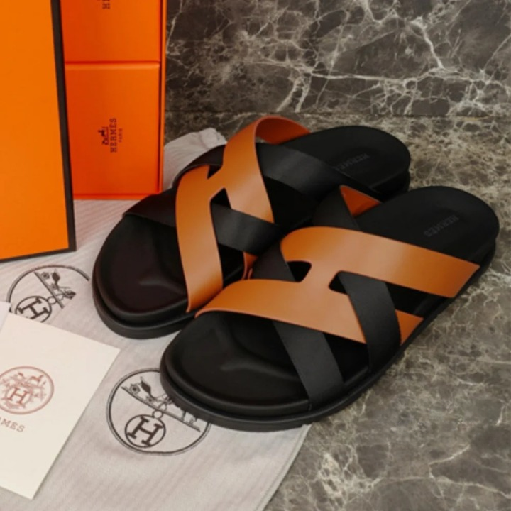 (PRE ORDER) H CROSSOVER SLIDES - TAN / BLACK
