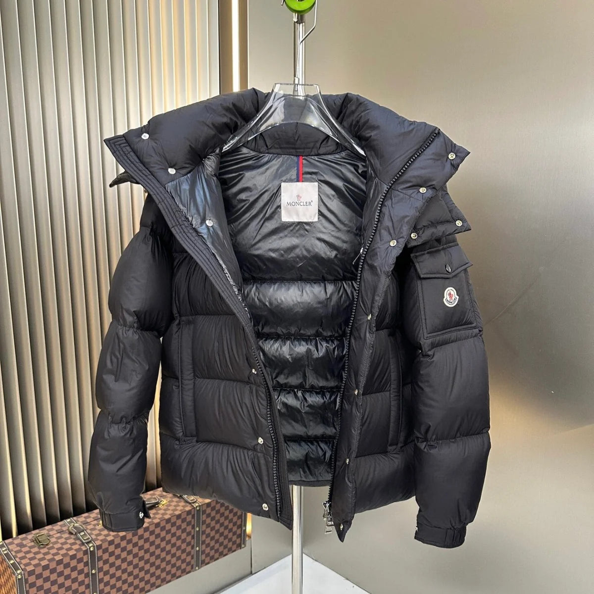 (PRE ORDER) MNCLR ARM POCKET COAT - BLACK
