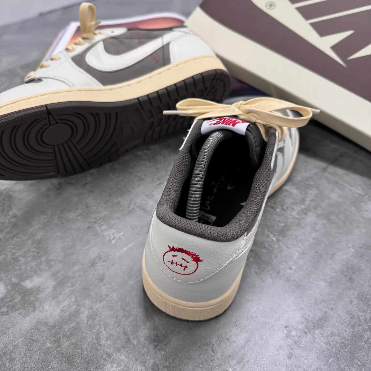 (PRE ORDER) NI X TS JORDAN 1 - REVERSE MOCHA