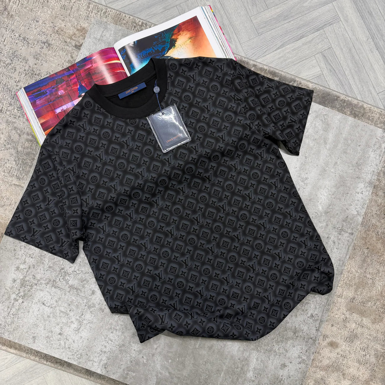 LVE MONOGRAM TSHIRT - BLACK