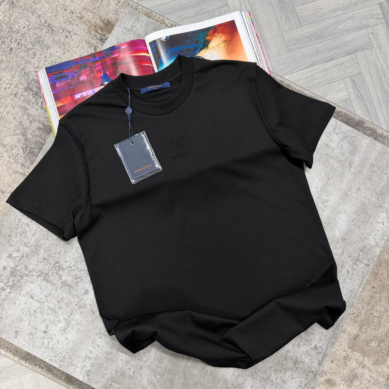 LVE CENTRE LOGO TSHIRT - BLACK