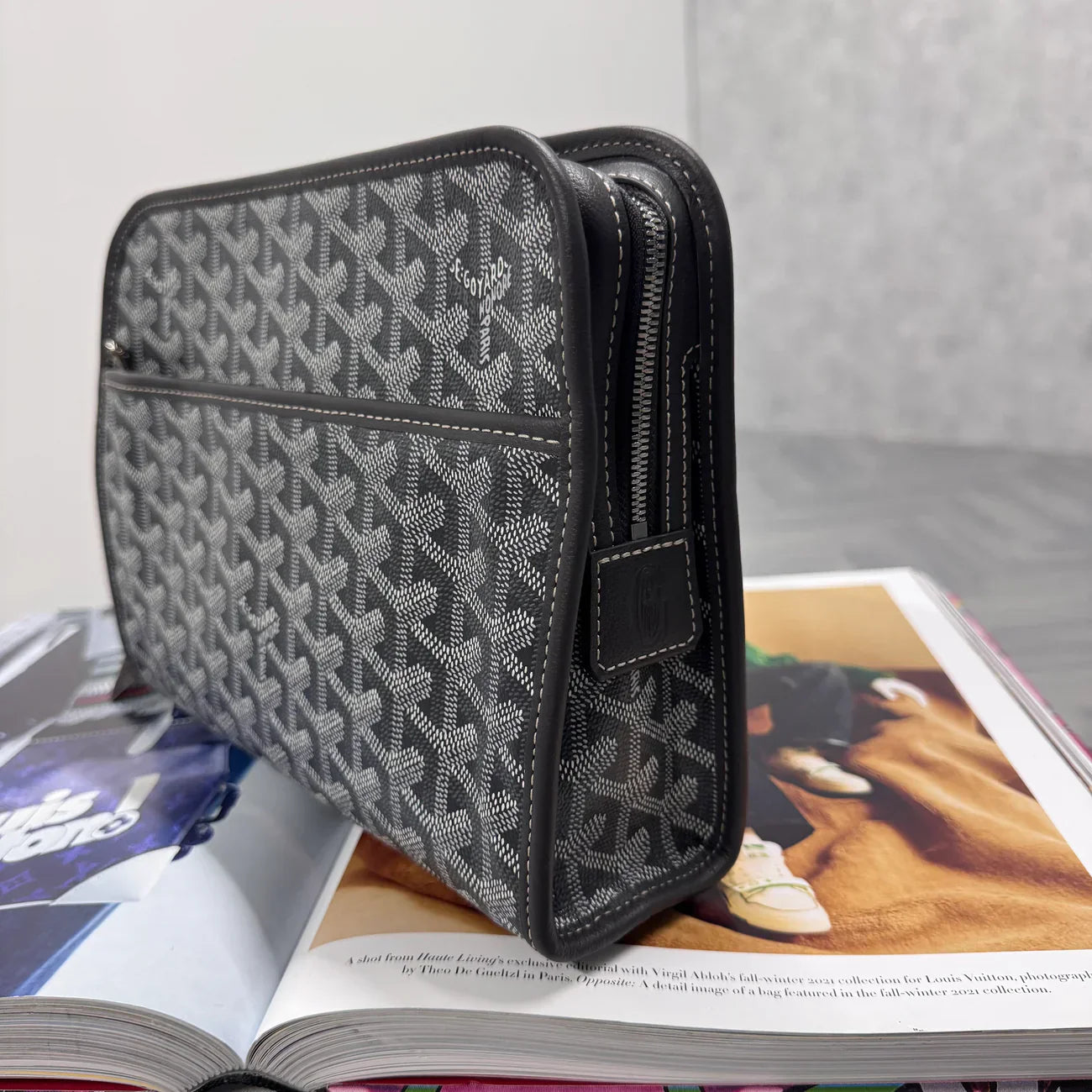 GYRD POUCH BAG - GREY