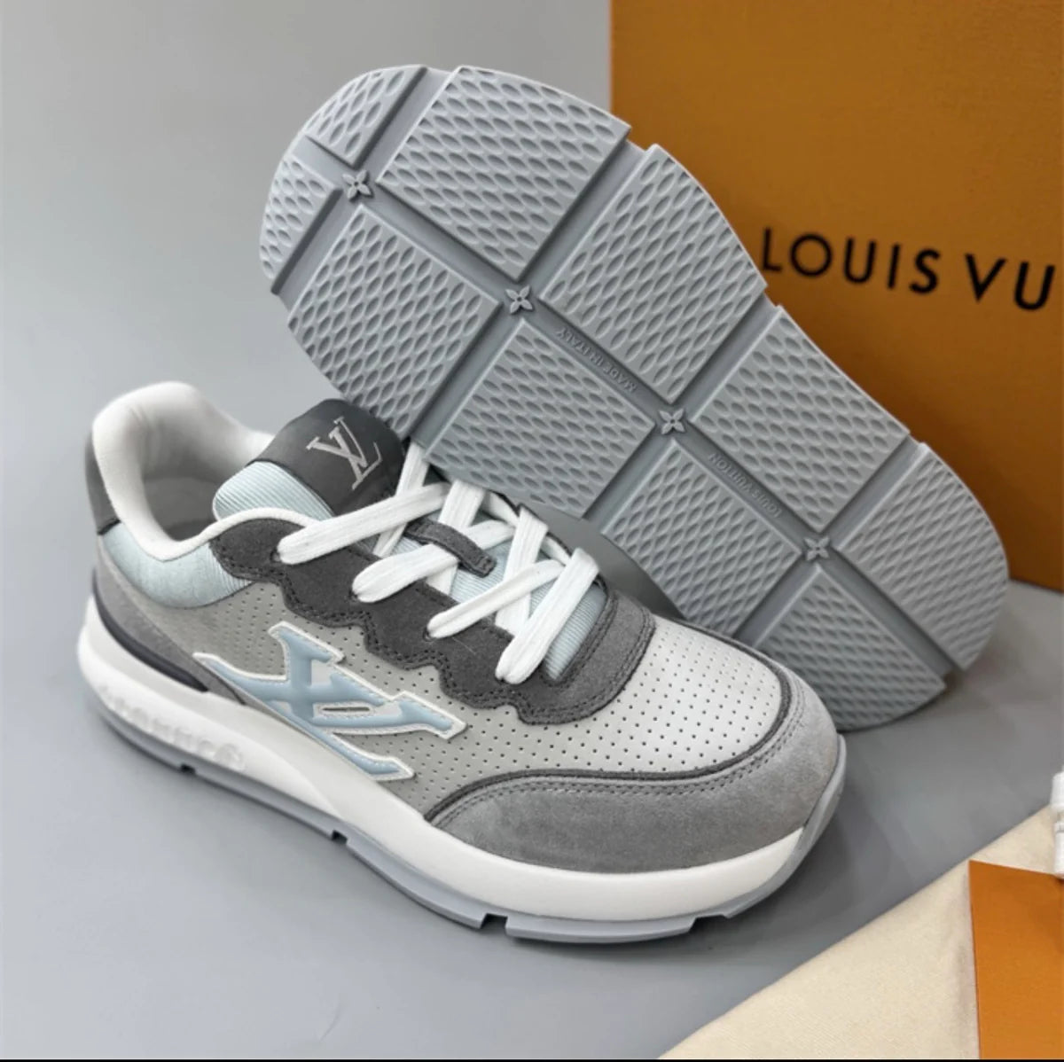 (PRE ORDER) LVE TRAINER - GREY