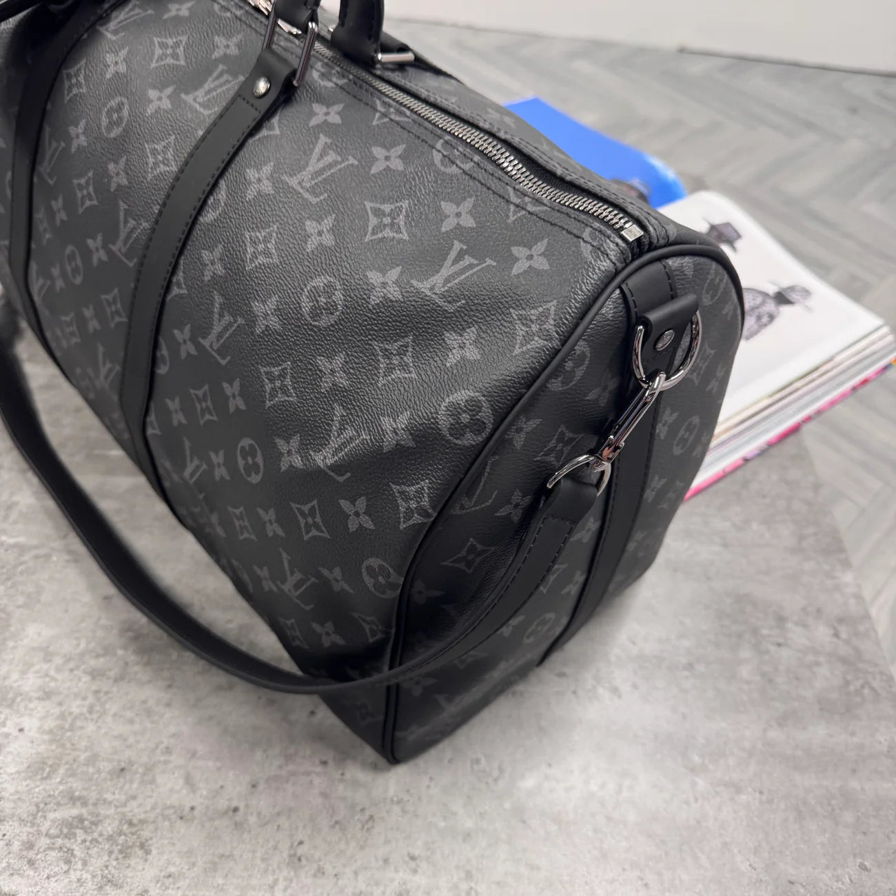 (PRE ORDER) LVE DUFFEL BAG (50) - BLACK