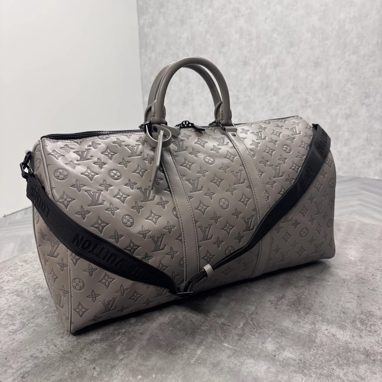 (PRE ORDER) LVE DUFFEL BAG (50) - GREY