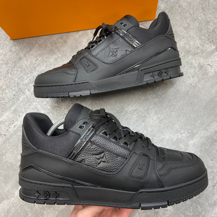 (PRE ORDER) LVE TRAINERS - BLACK