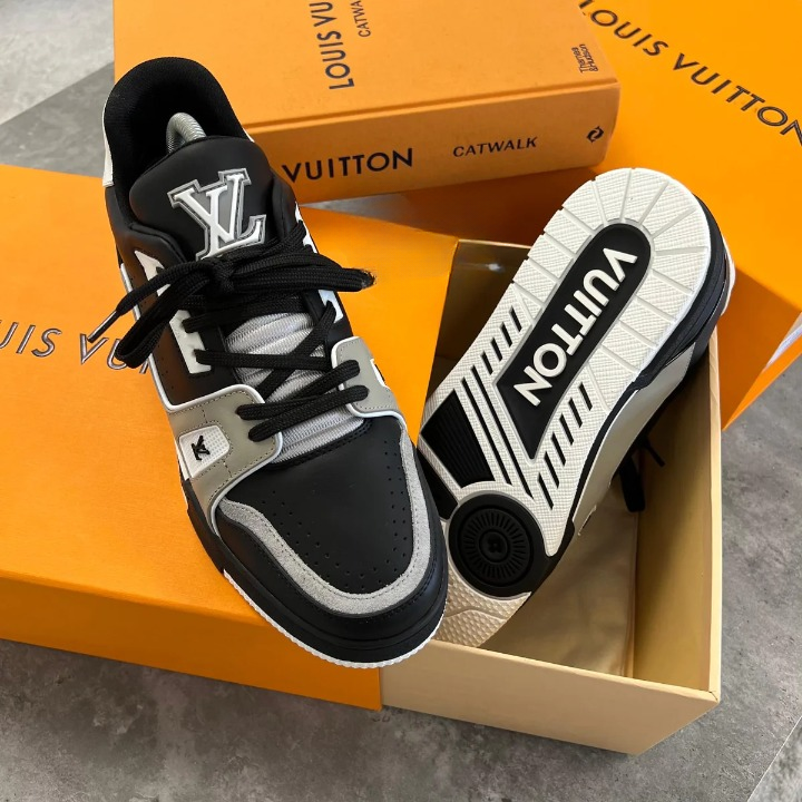 (PRE ORDER) LVE TRAINERS - BLACK
