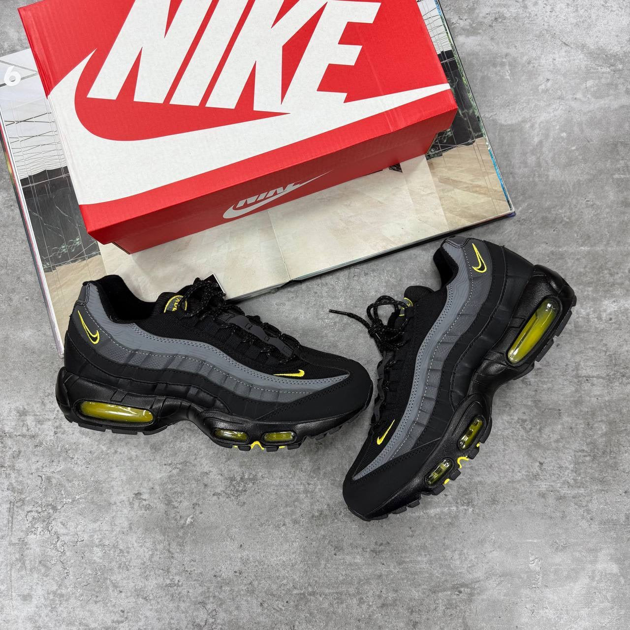NI 95 TRAINERS - BLACK / GOLD