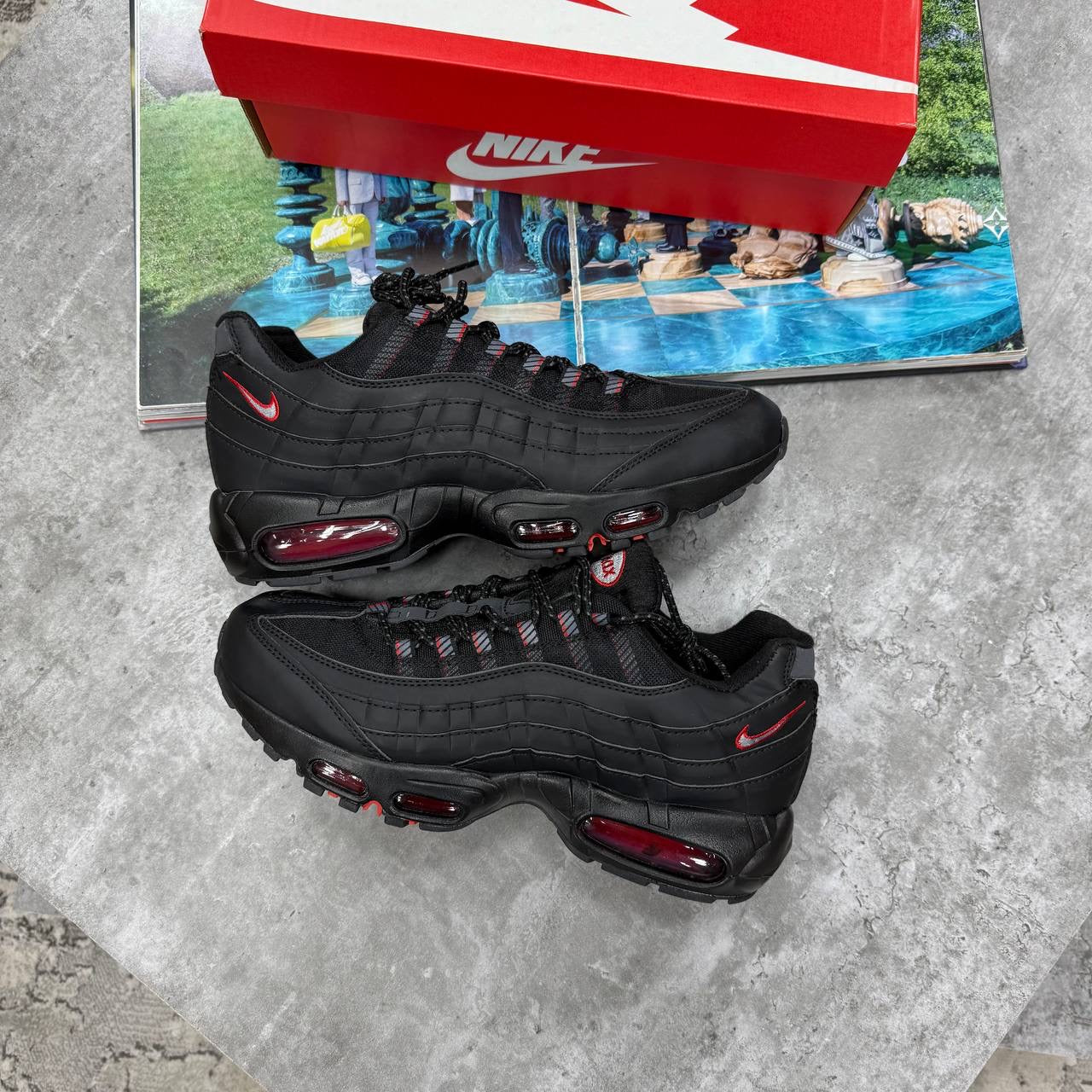 NI 95 TRAINERS - BLACK / RED
