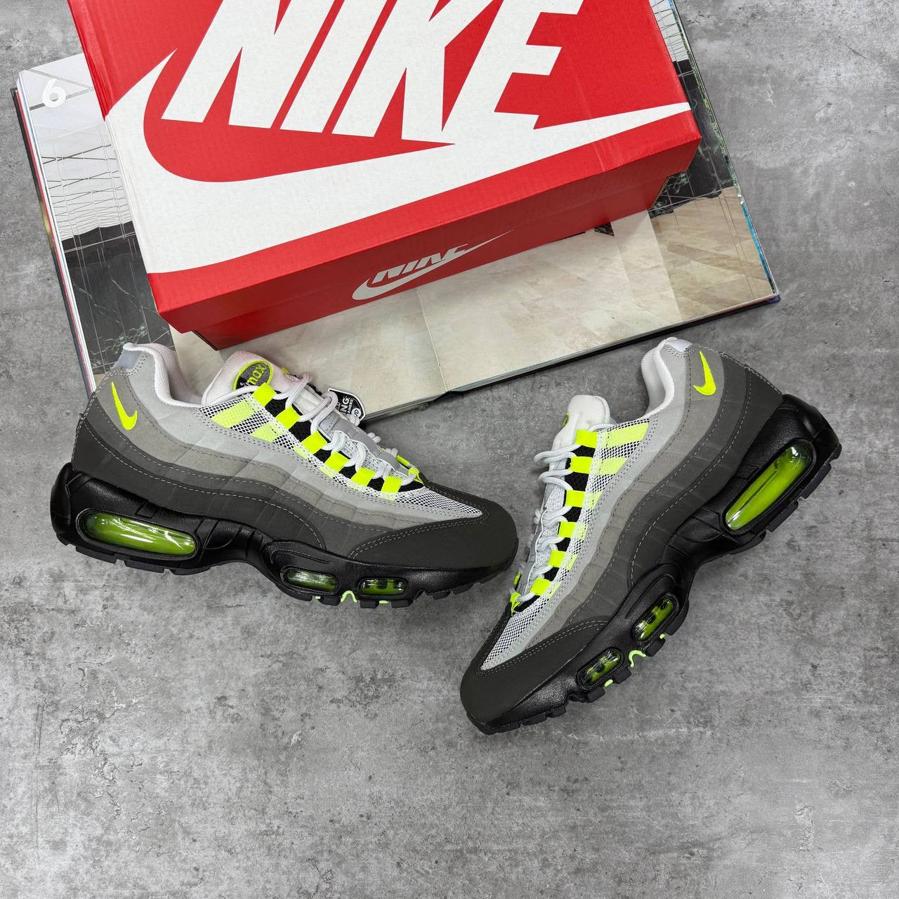 NI 95 TRAINERS - NEON GREEN