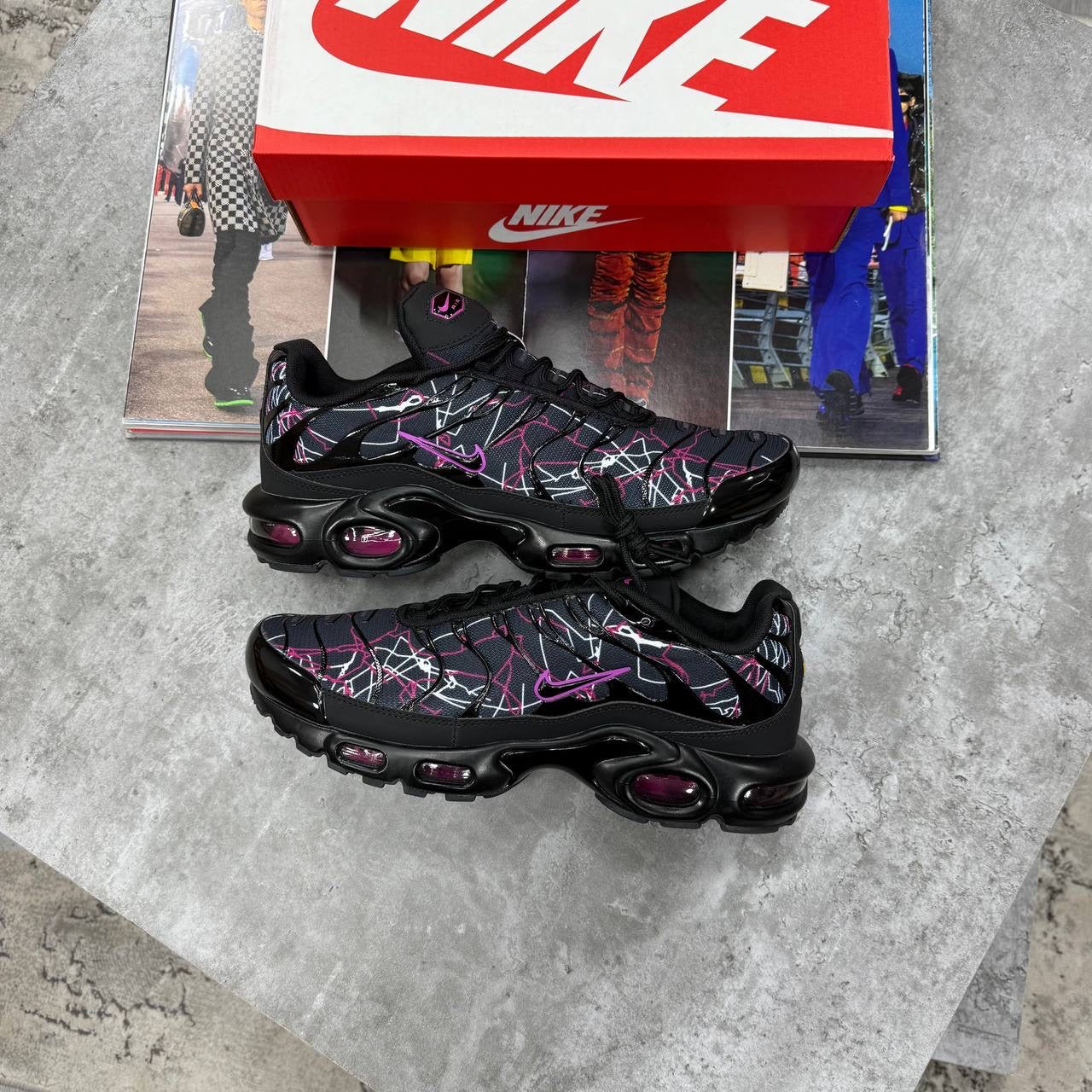 NI TN TRAINERS - BLACK/PINK/WHITE