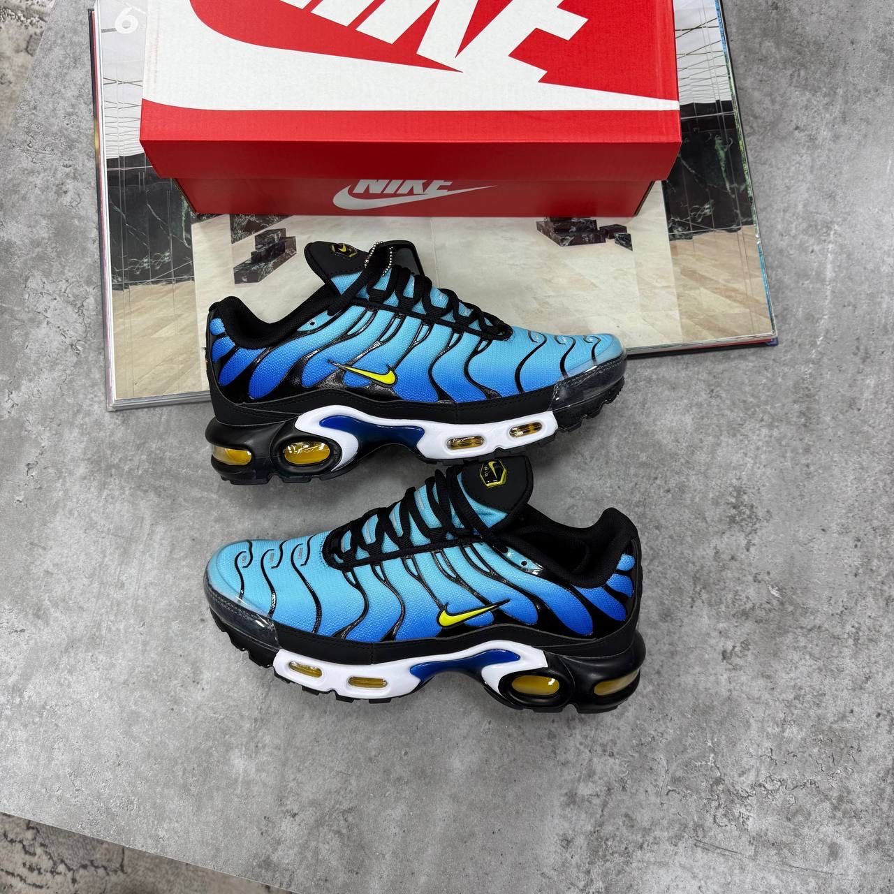 NI TN TRAINERS - HYPER BLUE