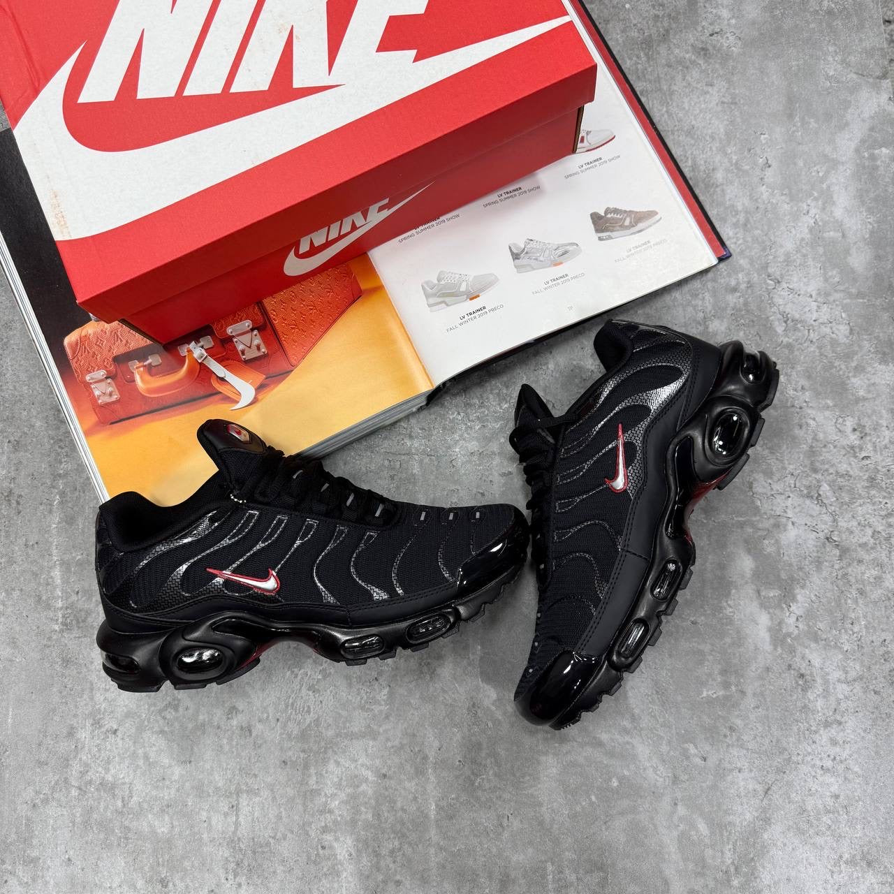 NI TN TRAINERS - BLACK/RED/SILVER