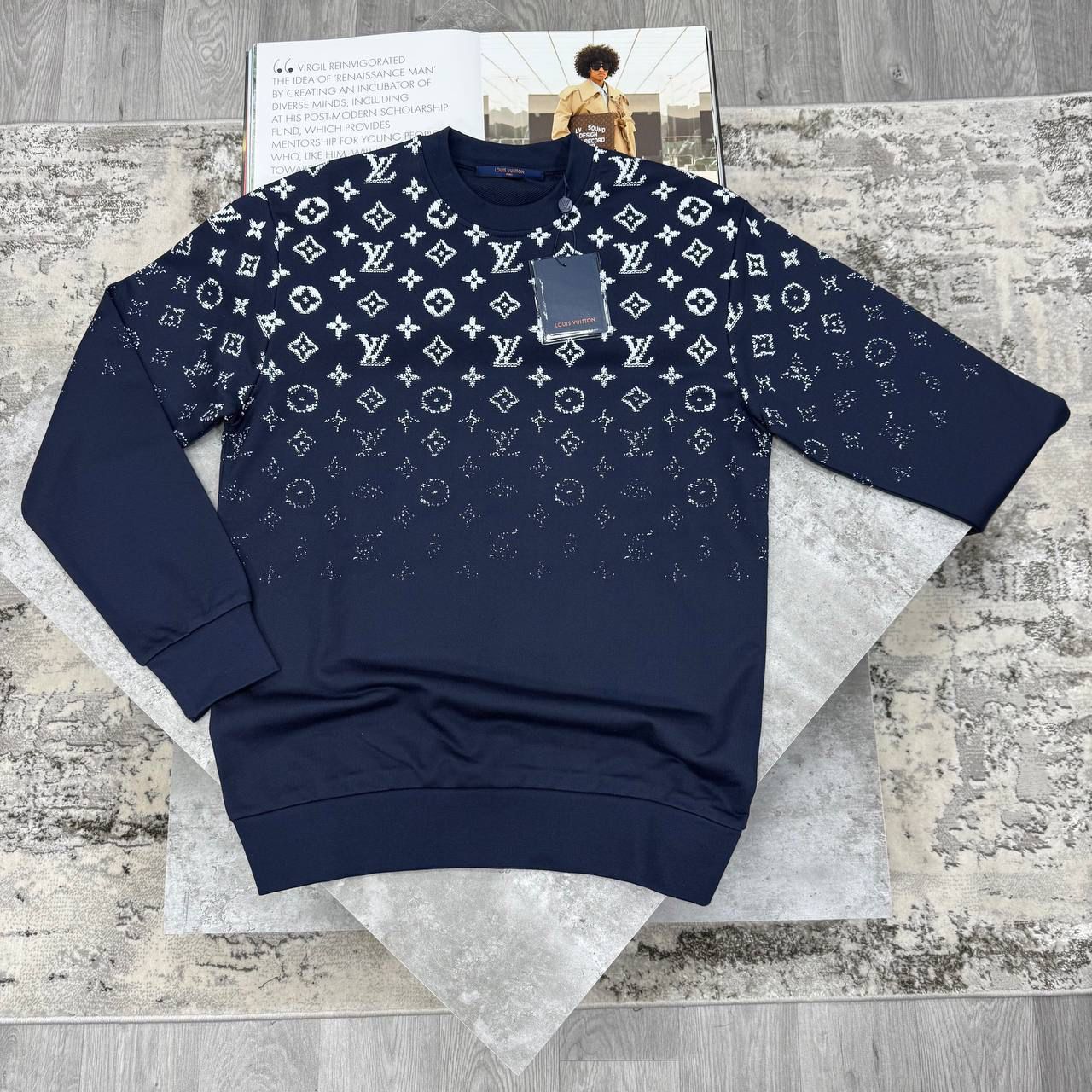 LVE GRADIENT CREWNECK JUMPERS - NAVY
