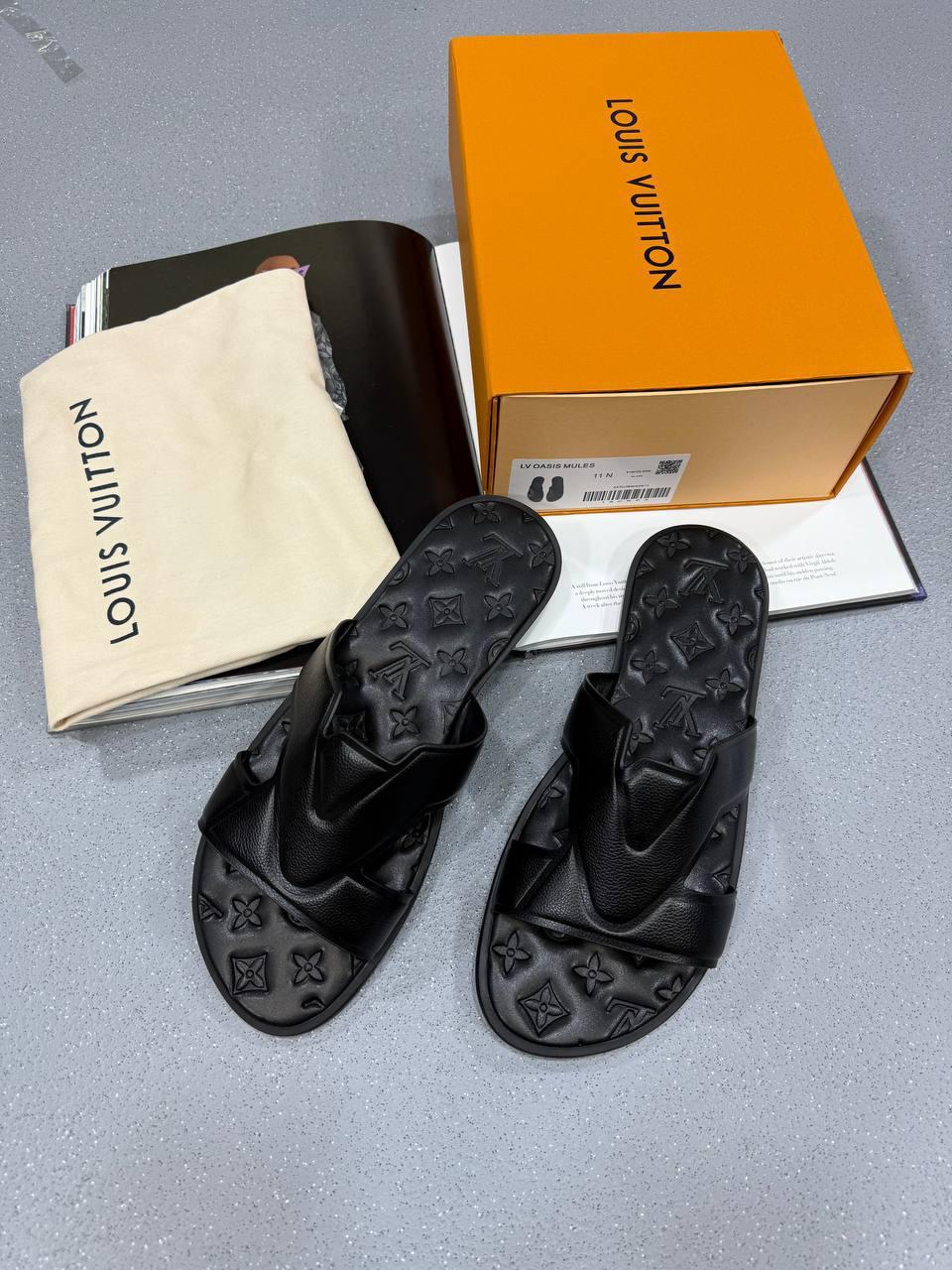 LVE MONOGRAM OASIS MULE SLIDERS - BLACK