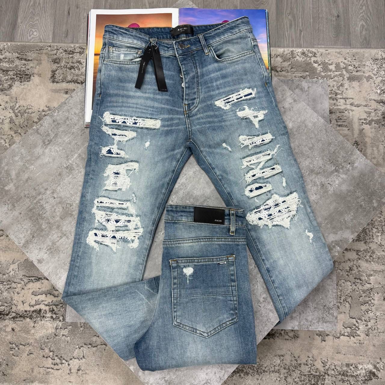 AMR DISTRESSED JEANS - LIGHT BLUE