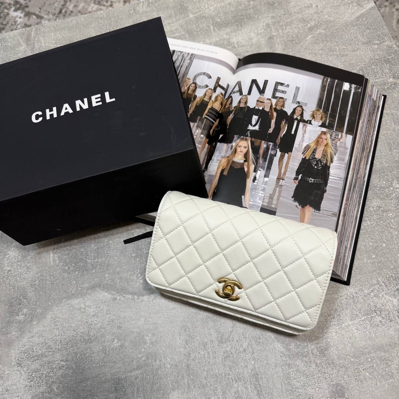 CHNL WALLET ON CHAIN BAG - WHITE