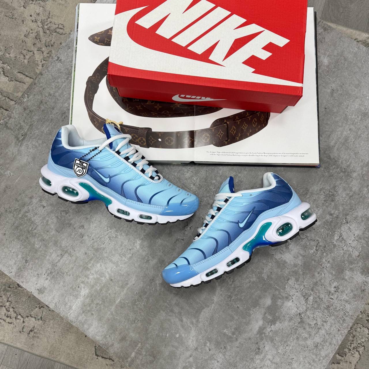 NI TN TRAINERS - LIGHT BLUE