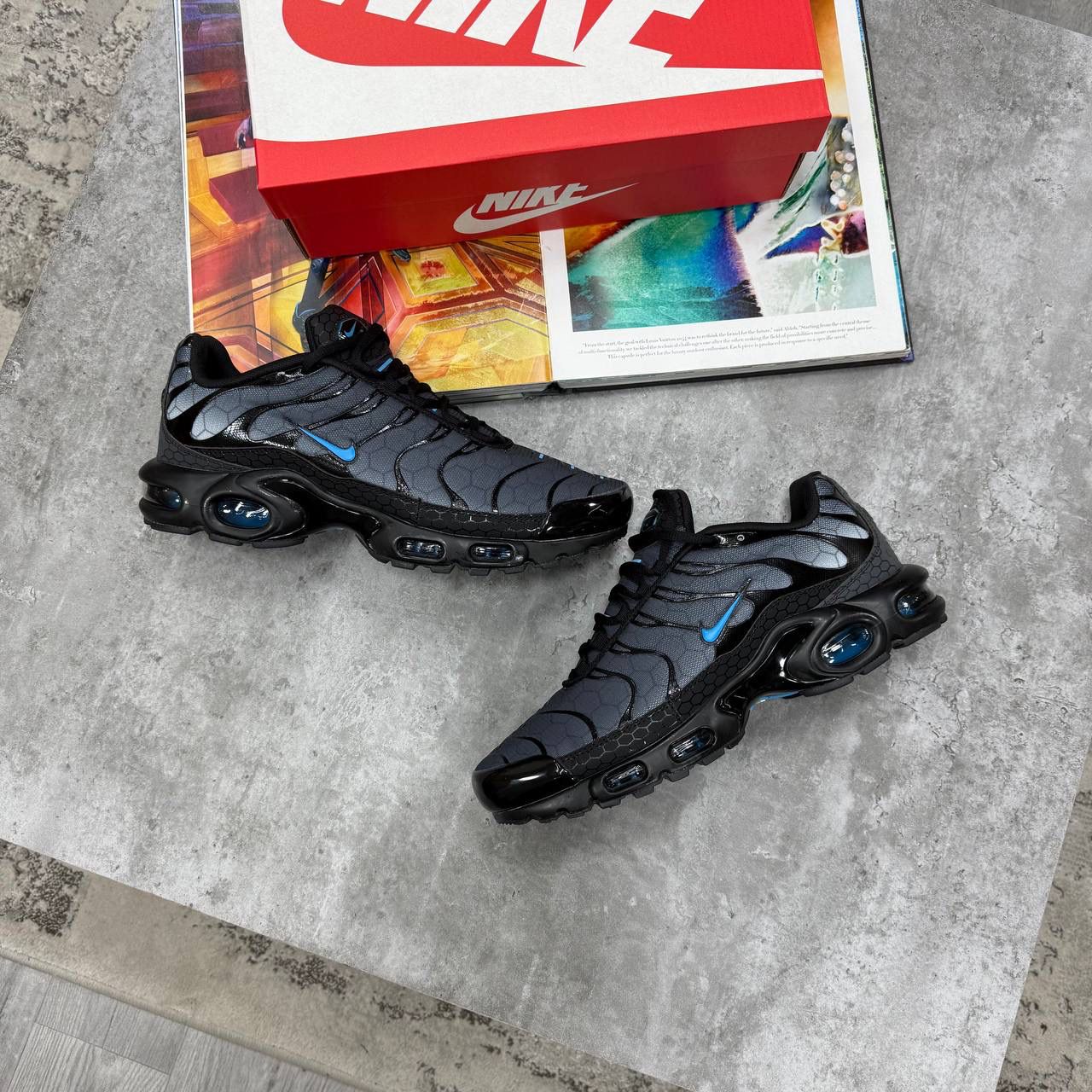NI TN TRAINERS - BLACK / BLUE