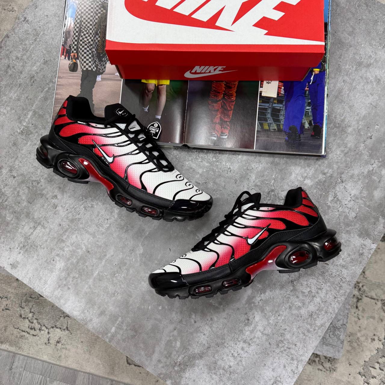 NI TN TRAINERS - BLACK / RED / WHITE