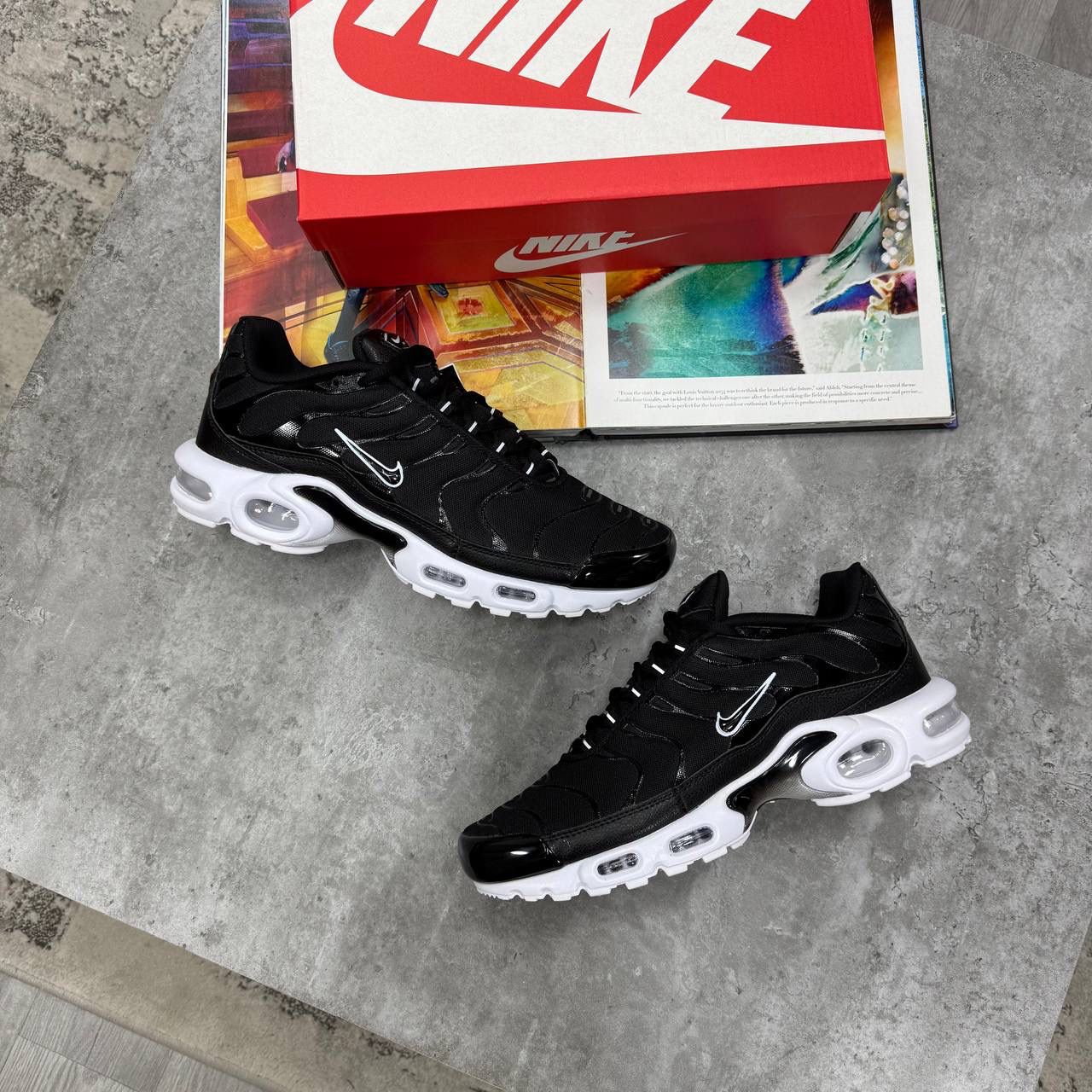 NI TN TRAINERS - BLACK / WHITE