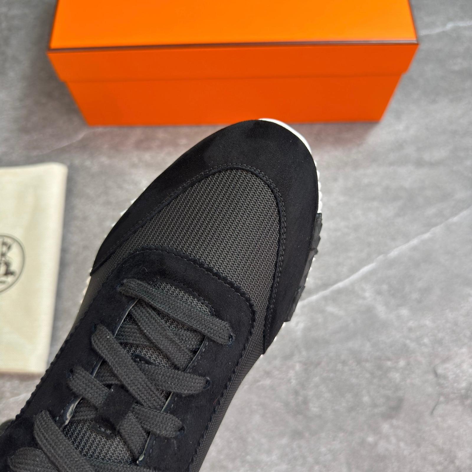 H TRAINER - BLACK / WHITE