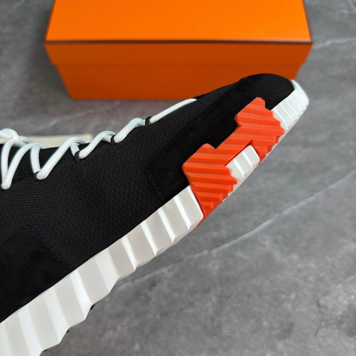 H TRAINER - BLACK / WHITE