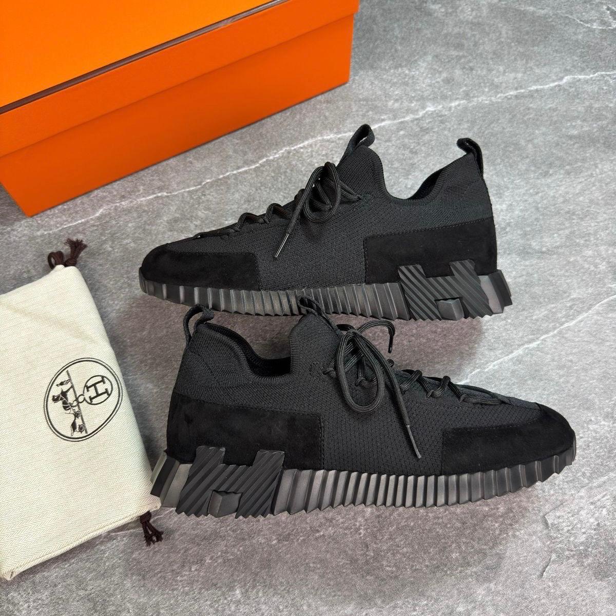 H TRAINER - TRIPLE BLACK