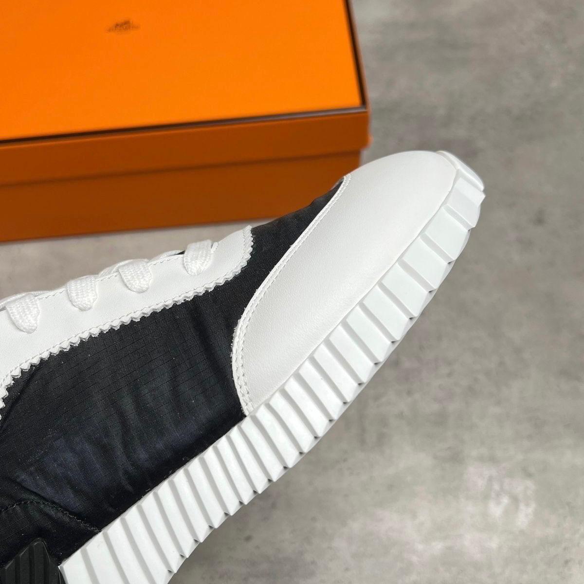 H TRAINER - WHITE / BLACK
