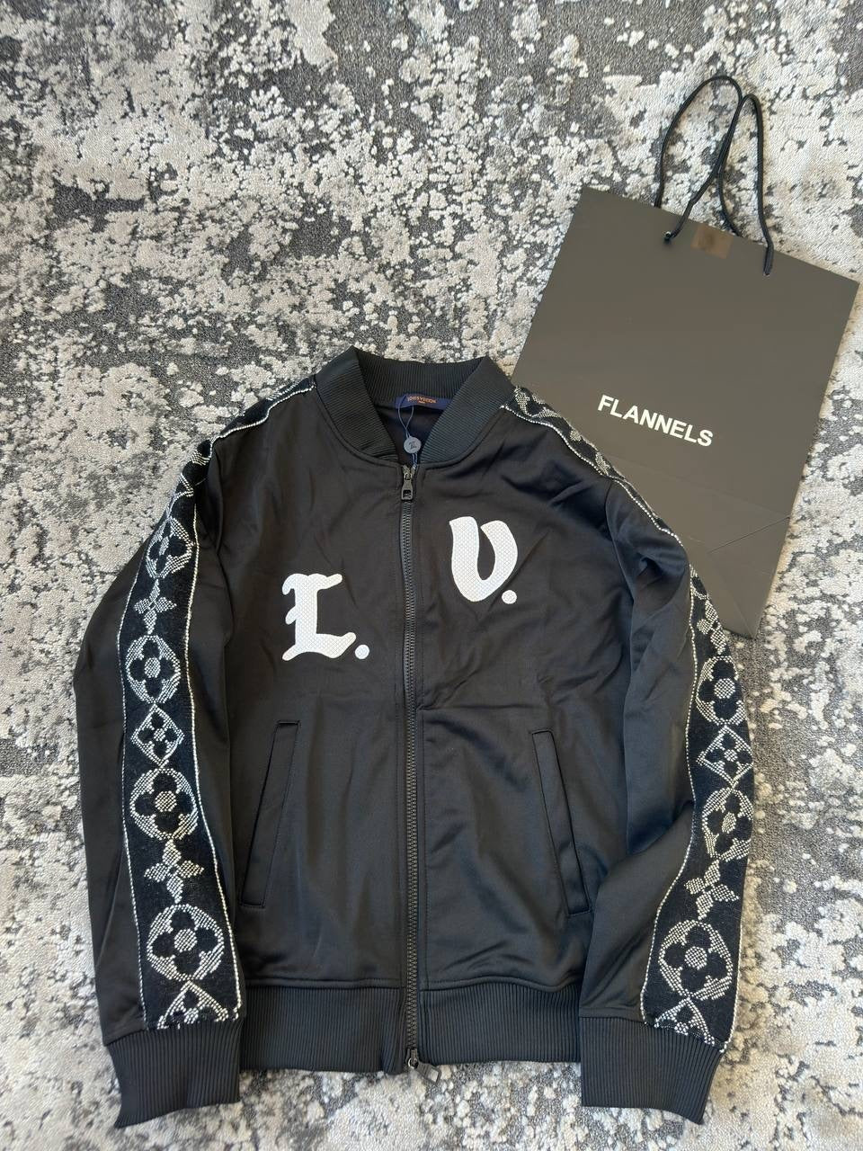 LVE MONOGRAM JACKET - BLACK