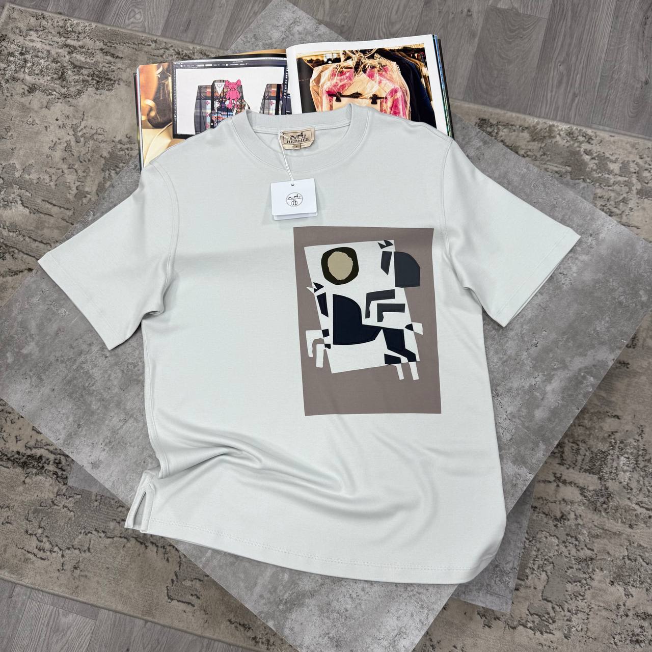 H EMBOSSED TSHIRT - WHITE