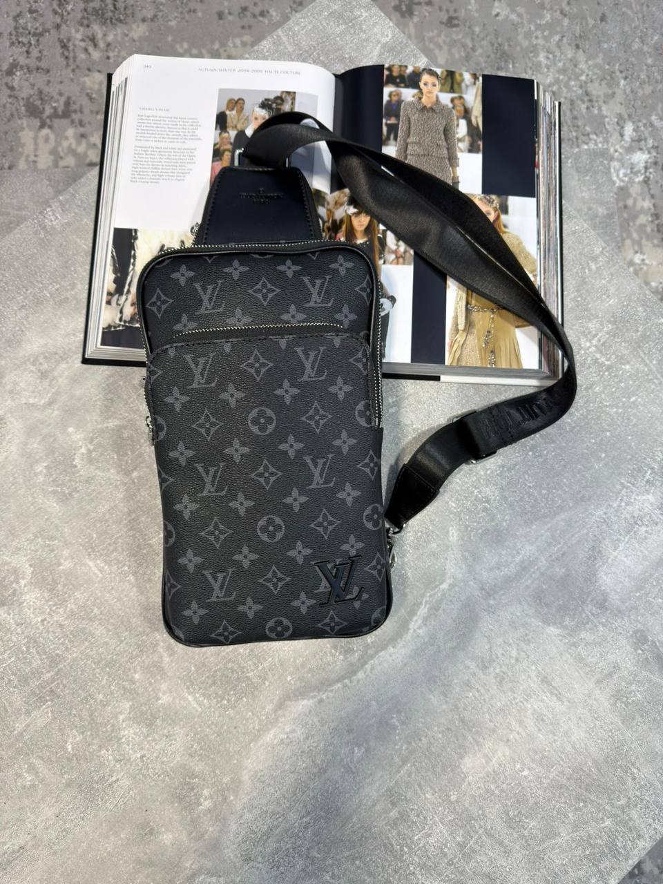 LVE SLING BAG - BLACK