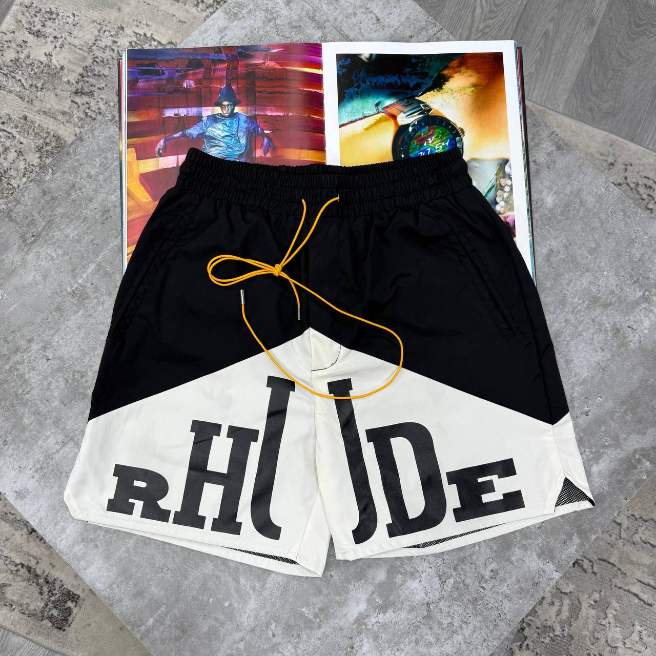 RHU DRAWSTRING SHORTS - BLACK / WHITE
