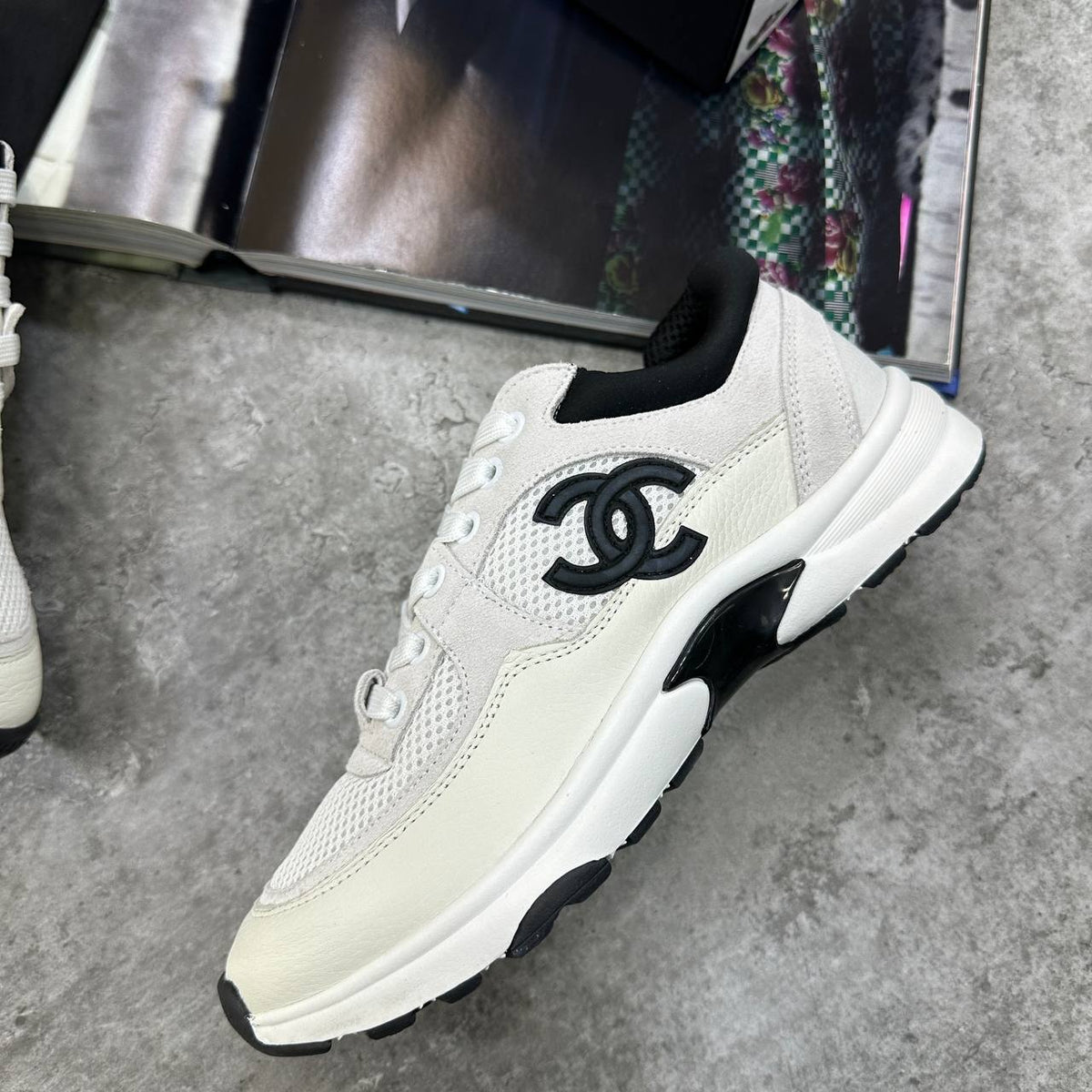 CHNL LEATHER TRAINERS - WHITE