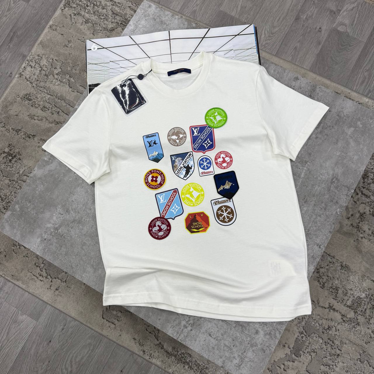 LVE EMBROID PATCHES TSHIRT - WHITE