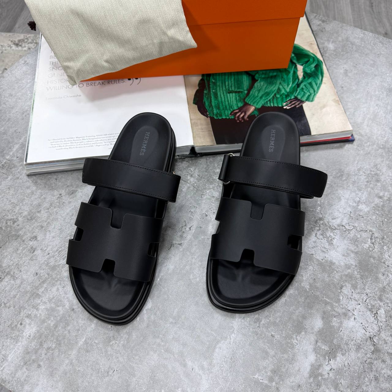 H CHYPRE SANDALS - BLACK