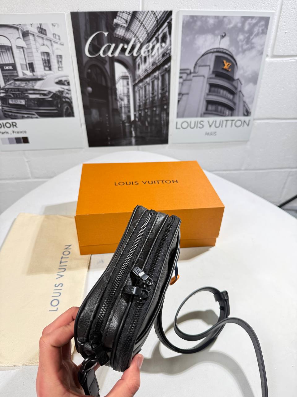 LVE ALPHA CROSSBODY BAG - BLACK