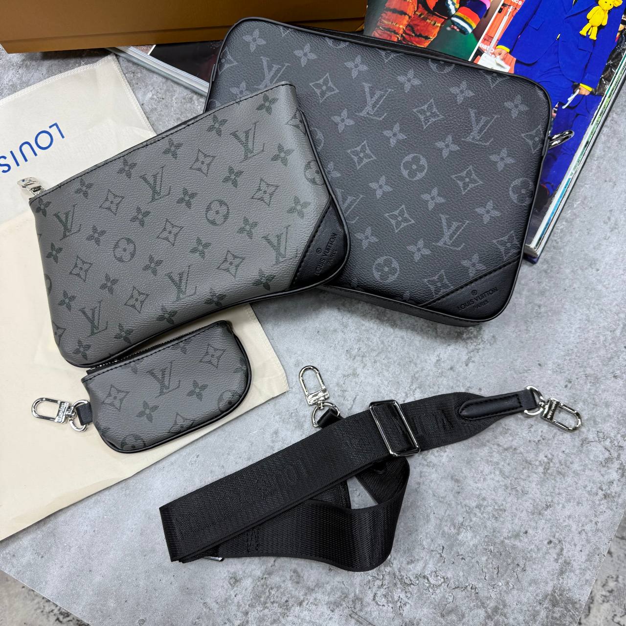 LVE MONOGRAM TRIO MESSENGER BAG - GREY / BLACK