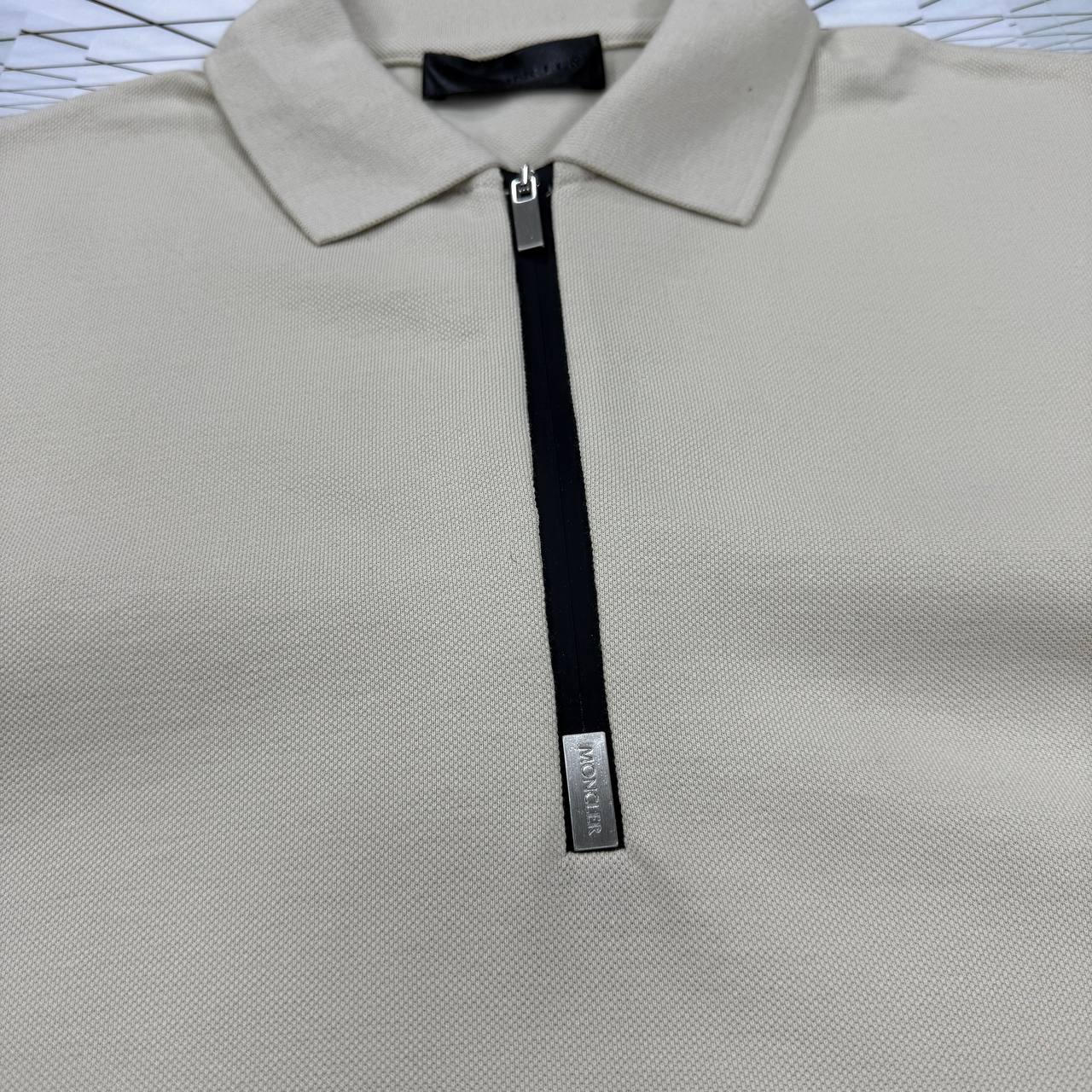 MNCLR HALF ZIP POLO - BEIGE