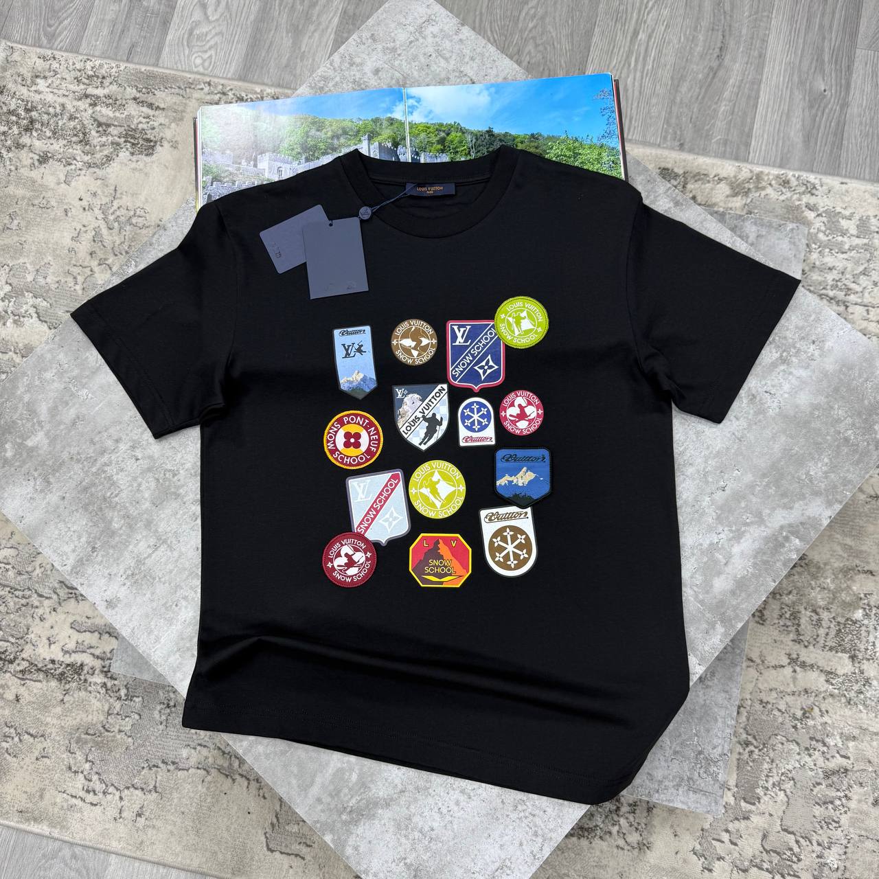 LVE EMBROID PATCHES TSHIRT - BLACK