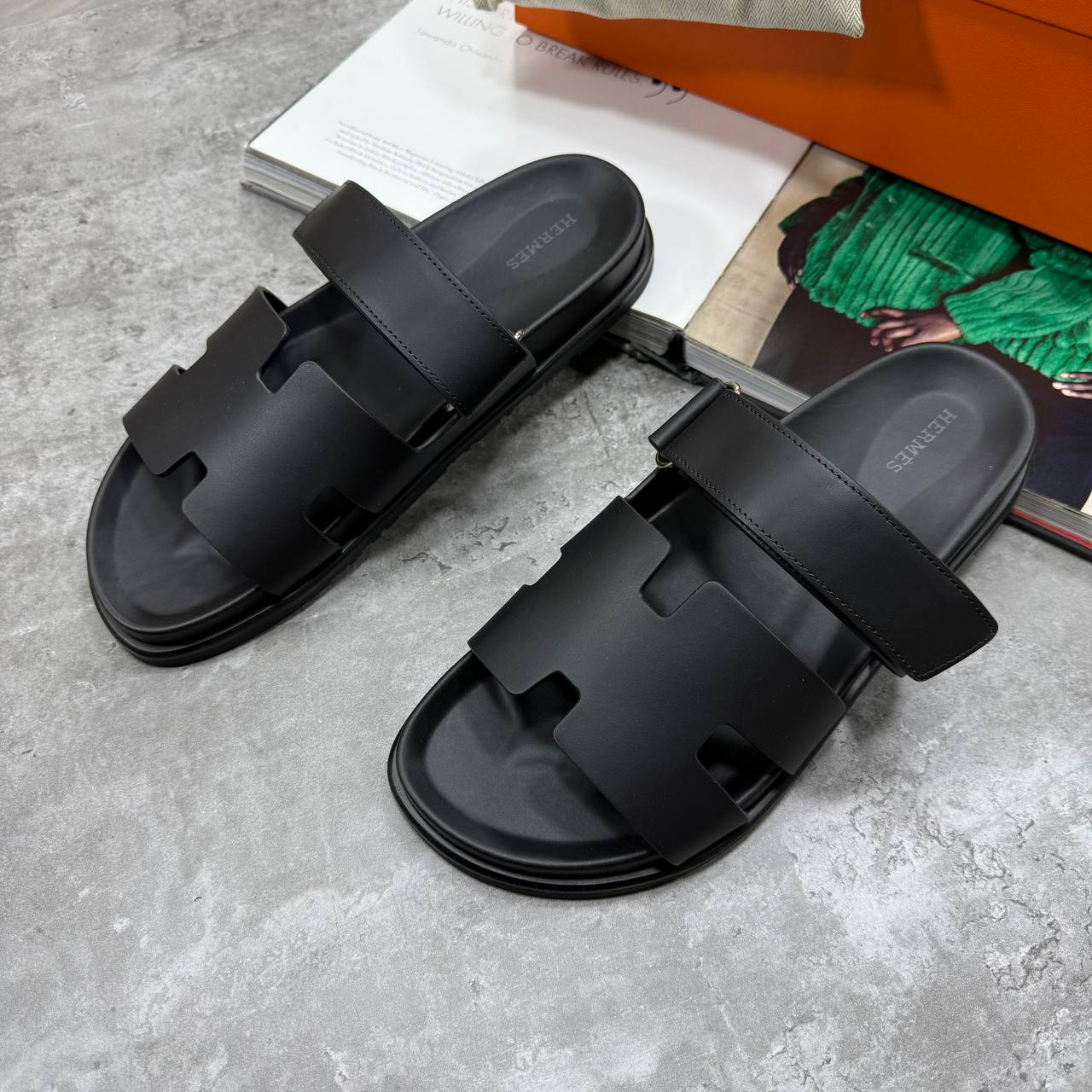 H CHYPRE SANDALS - BLACK