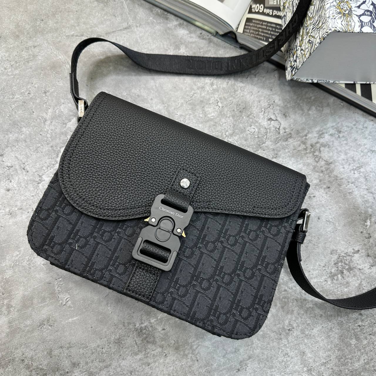 CD SADDLE MESSENGER BAG - NAVY