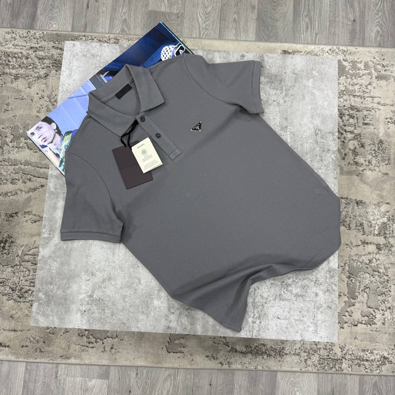 PDA METAL BADGE POLO - CHARCOAL