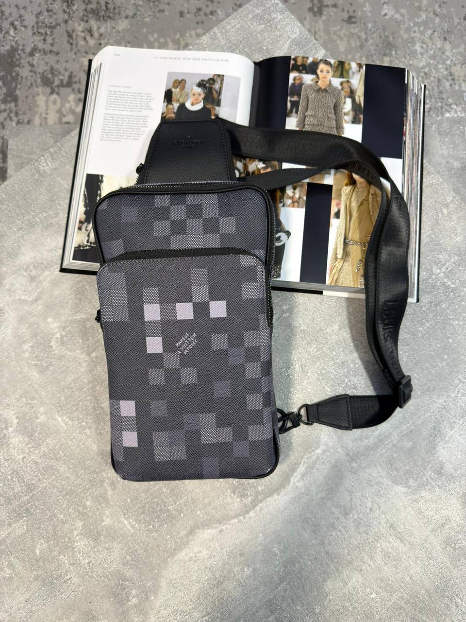 LVE SLING BAG - BLACK