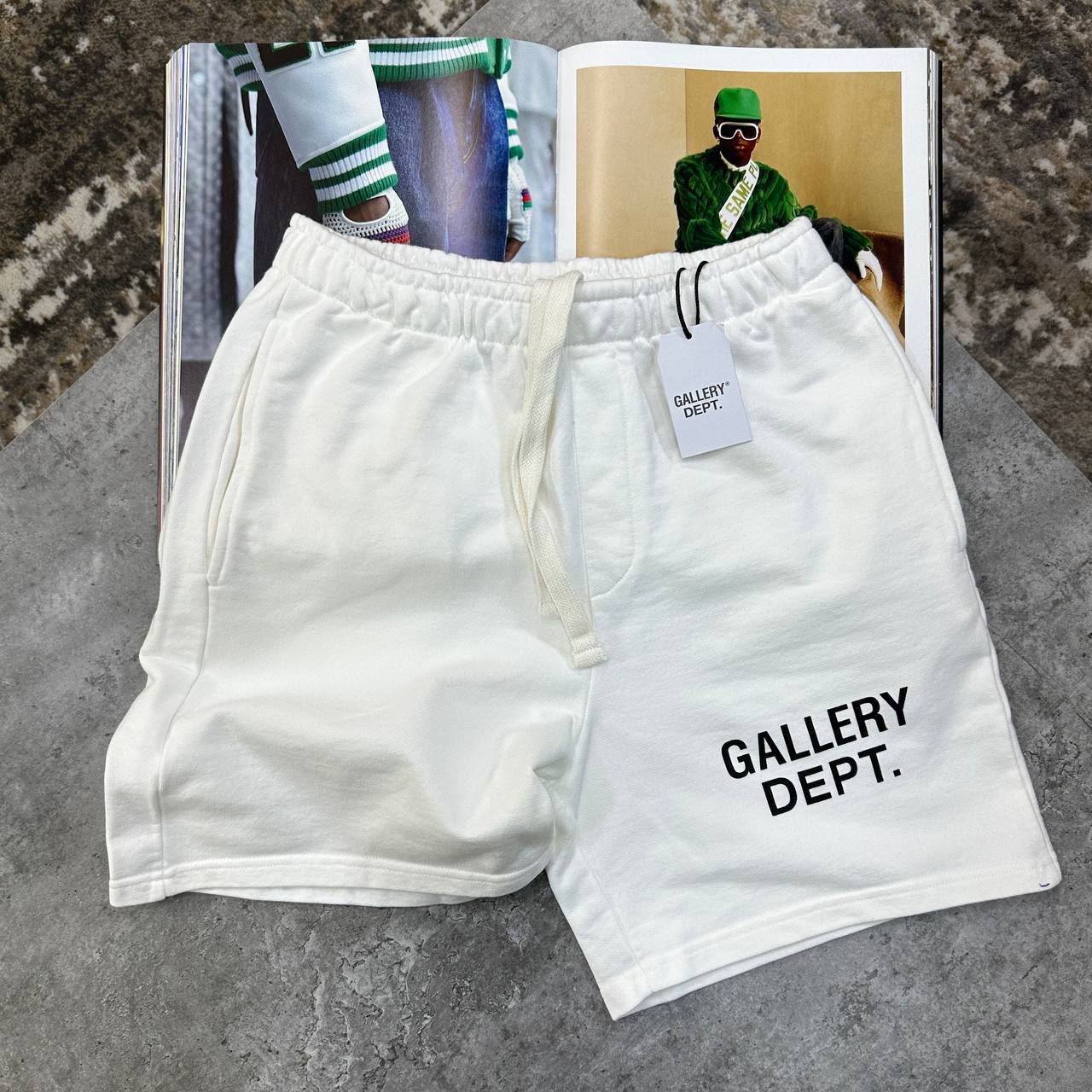 GD SHORTS - WHITE