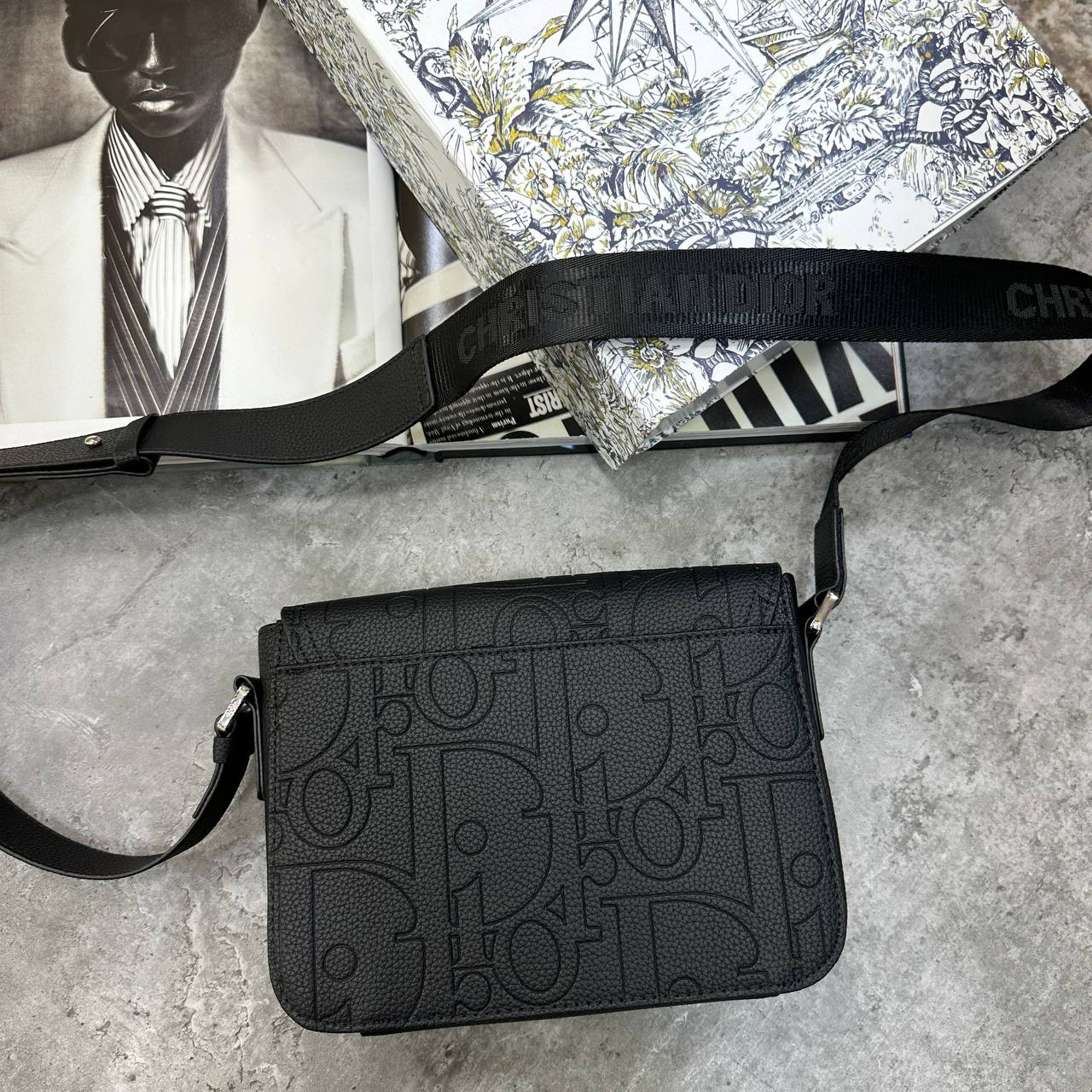 CD SADDLE MESSENGER BAG - BLACK