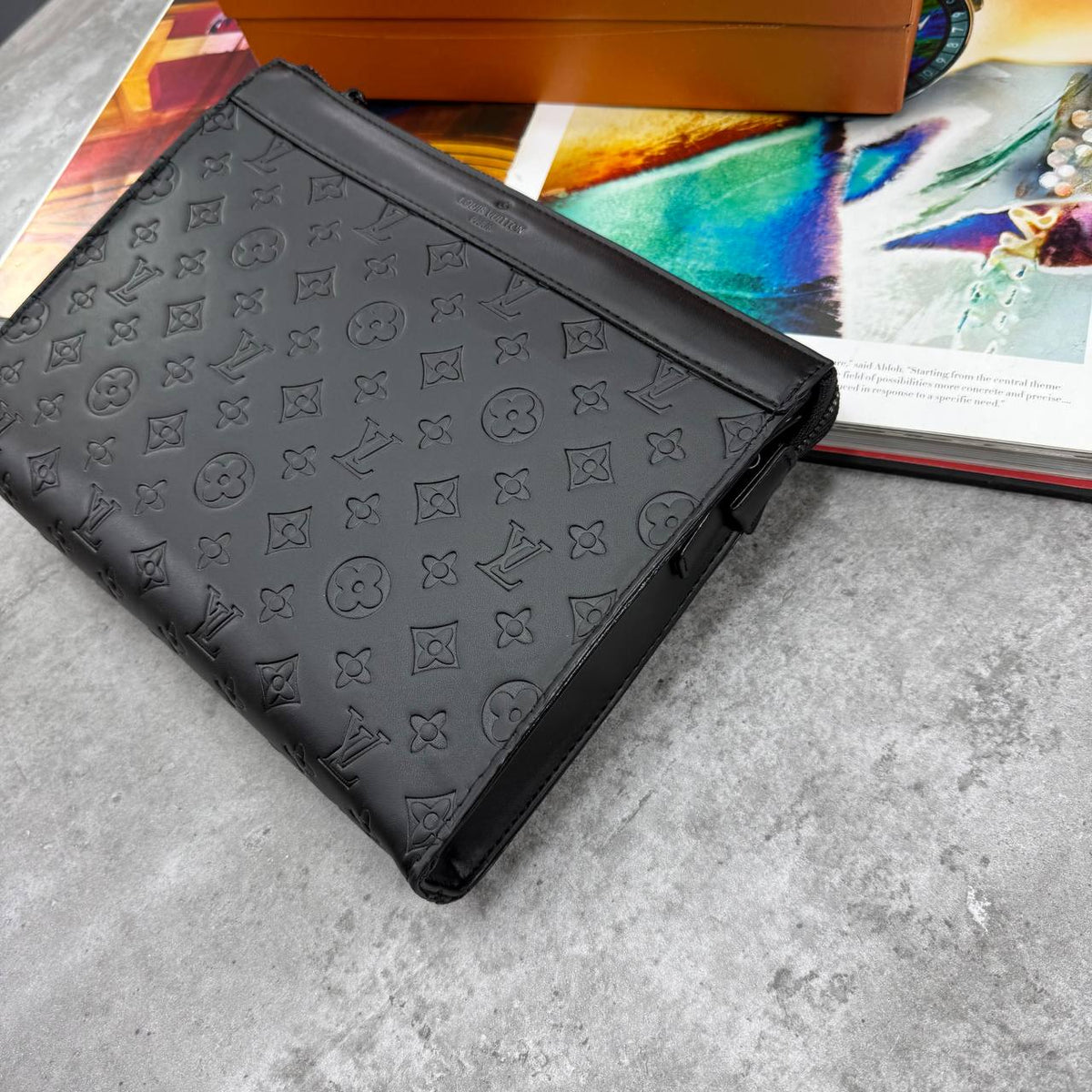 LVE POUCH BAG - BLACK