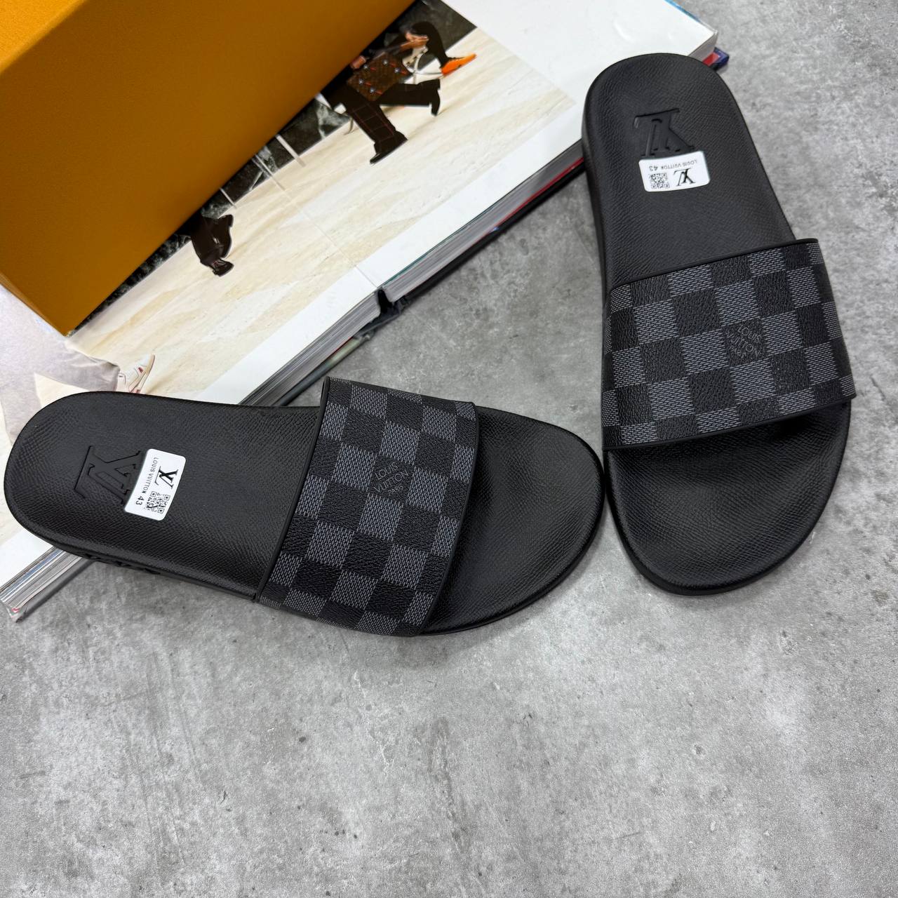 LVE MONOGRAM ECLIPSE SLIDES - BLACK